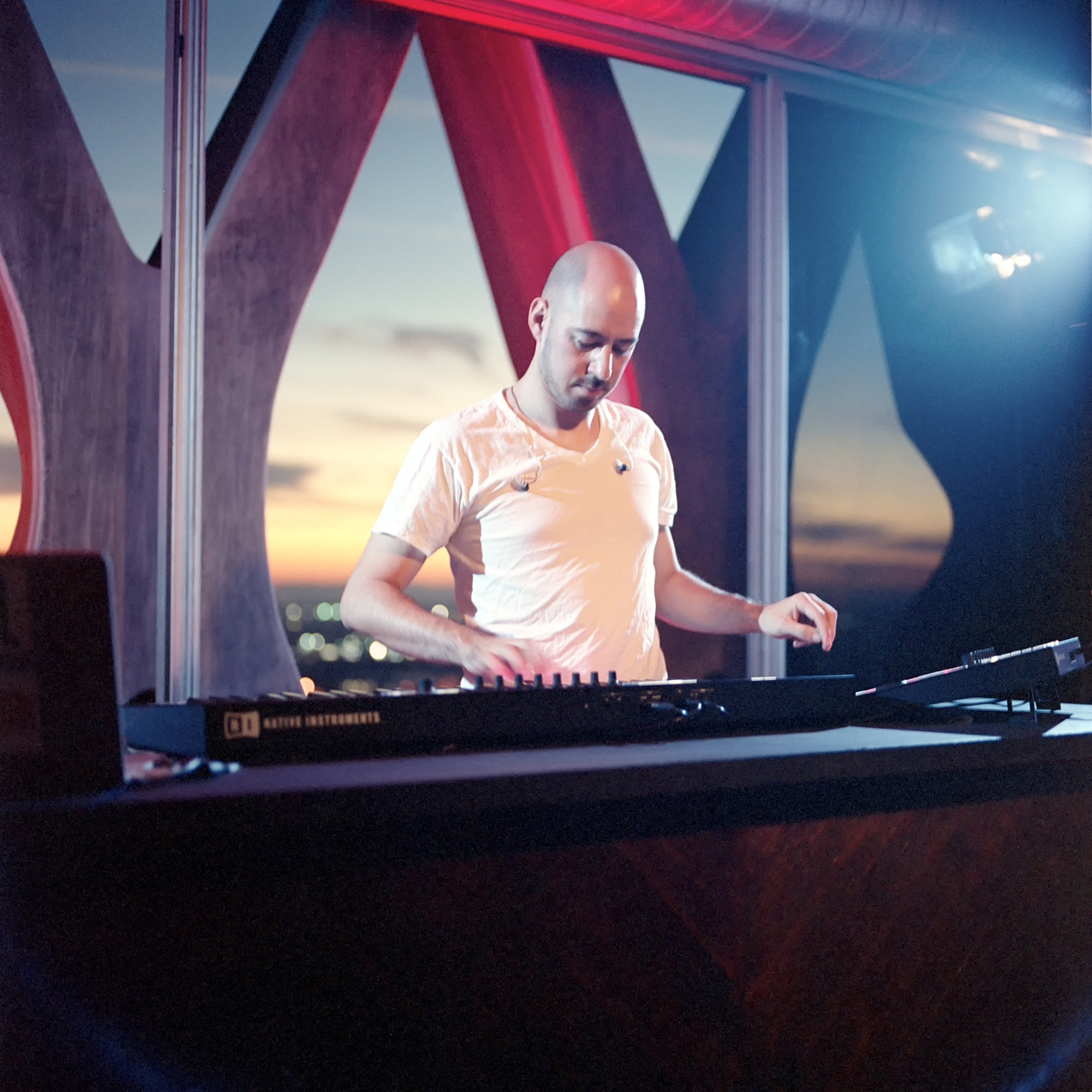 Mark de Clive-Lowe practices with Native Instruments Maschine Studio as the sun sets